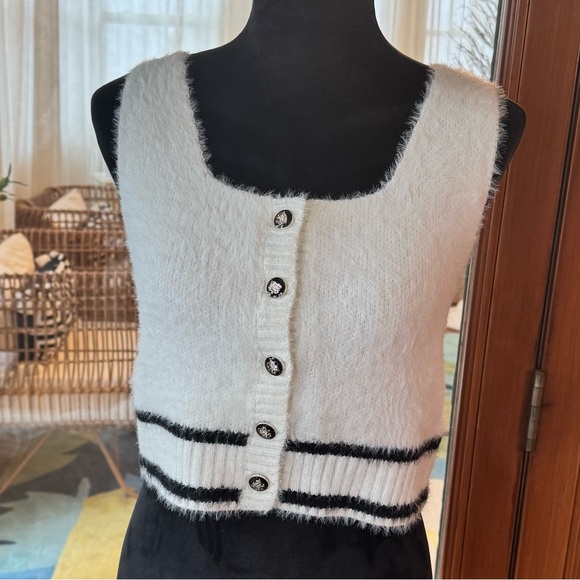 POL Tops - ❄️NW SWEATERS TANK TOP